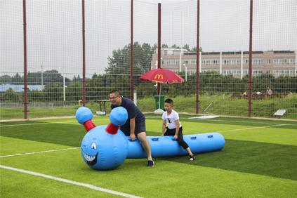 冲刺世界杯让孩子感受足球魅力苏宁举办铂金会员家庭日活动