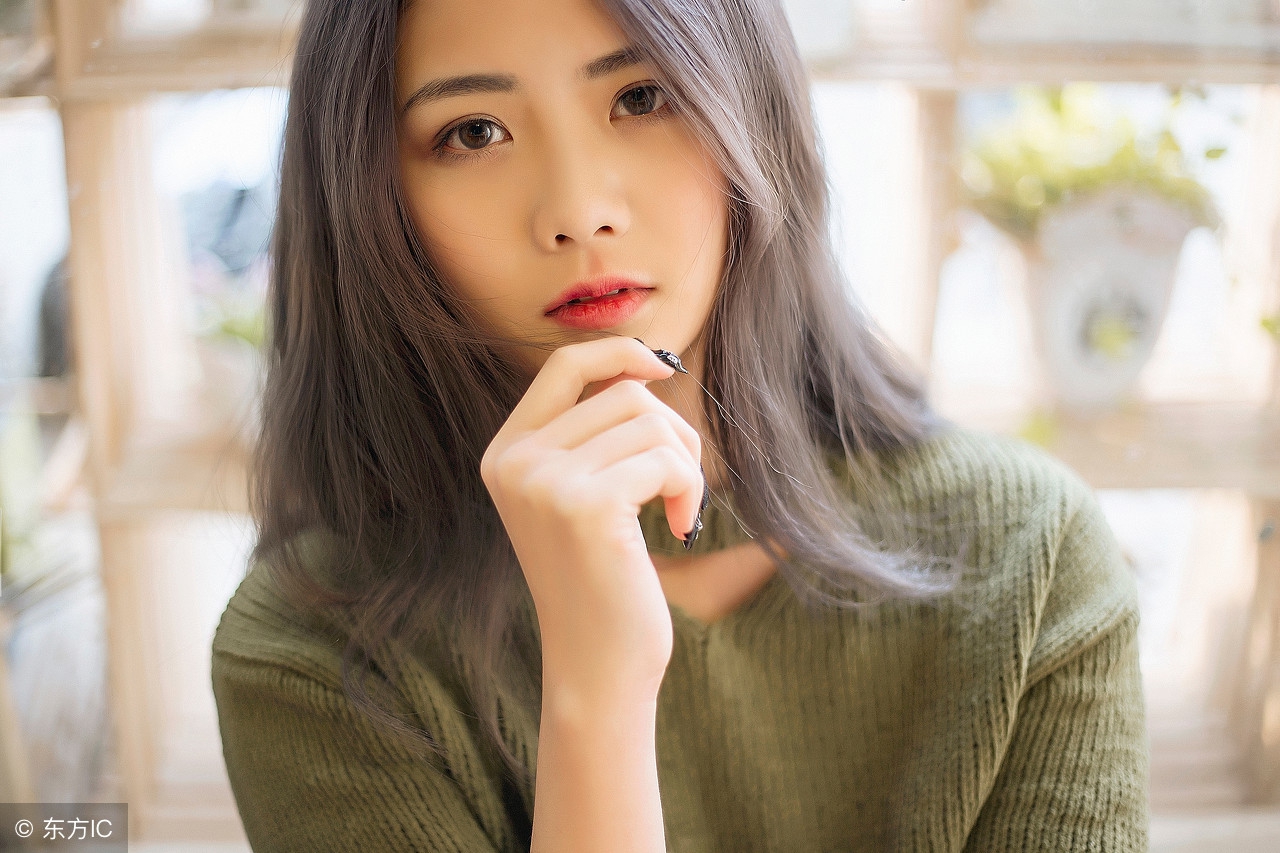 陆云深,你自由了,颜欢苦笑,拿起手机给他发了条微信