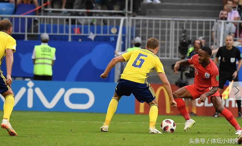 打起快乐足球的三喵：手抛球给瑞典替补门前3秒思考人生很应景