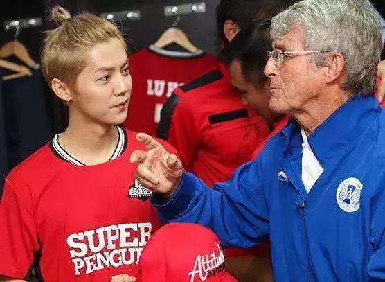 鹿晗足球时刻,鹿晗的足球表现如何