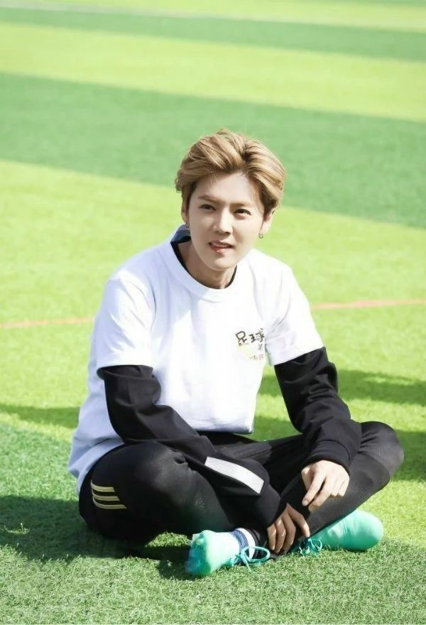 鹿晗足球时刻,鹿晗的足球表现如何