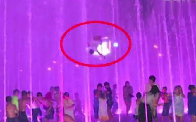 2秒毙命，夏天的“隐形杀手”就在身边，你还在让孩子玩这个吗？