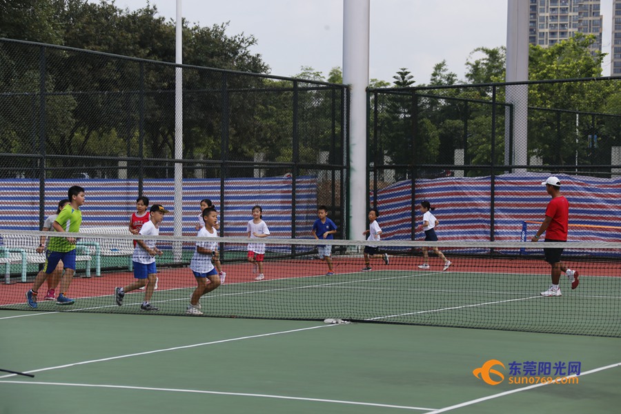 小孩学习父母要陪着一起学习吗,东莞儿童暑假培训