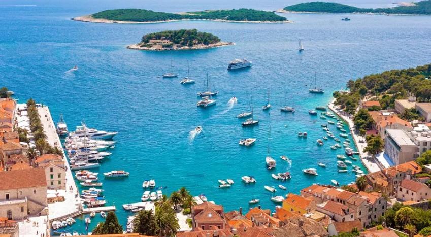 世界杯克罗地亚门将被贴脸质问,克罗地亚守门员被追