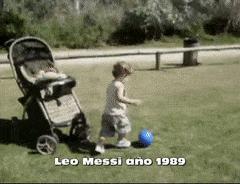 梅西小时候踢球惊艳到教练,梅西从小被发掘足球天赋故事