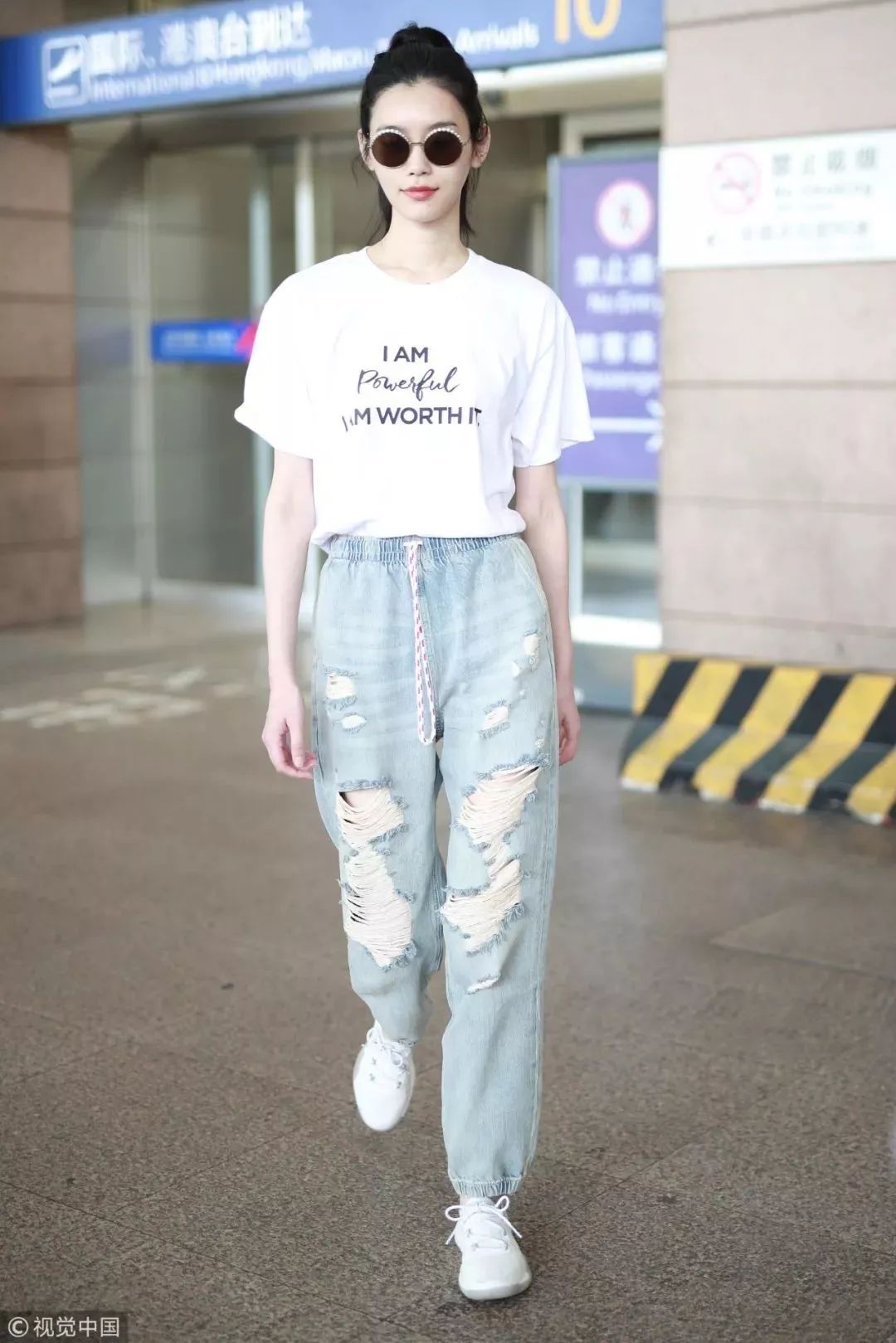 oversizetee穿搭,教你几种白tee的时尚穿法