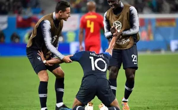 法国队中场休息德尚布置战术,德尚为什么能镇住法国队