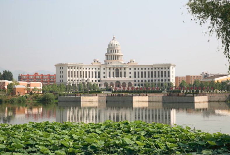 北京一所民*本科办**院校，名字起得“吉利”，为升格从大学降为学院