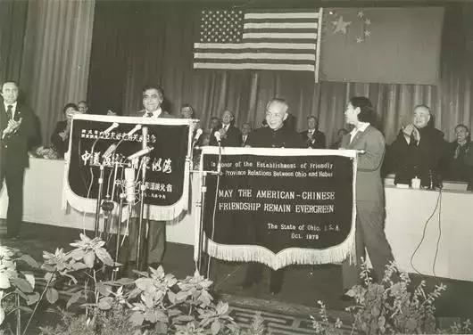 湖北的国际“朋友圈”大揭秘！德甲联赛上挂起海报：“拜仁慕尼黑欢迎潜江”……