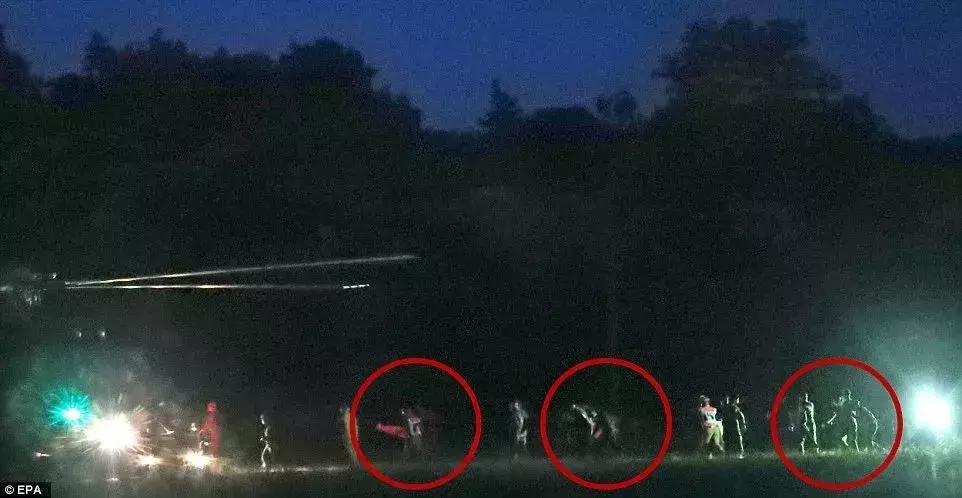 奇迹！被困18天，13人少年足球队全部生还！一生中最“漫长”的4公里，让人感动的是……