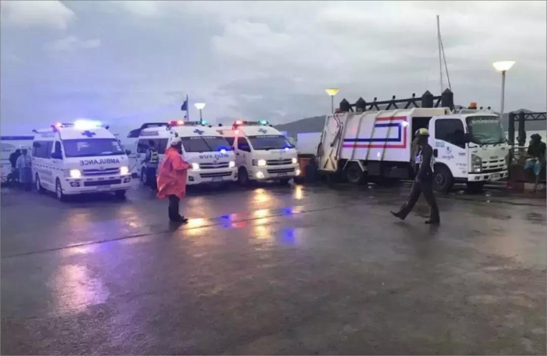 翻船的那一刻,翻船的瞬间