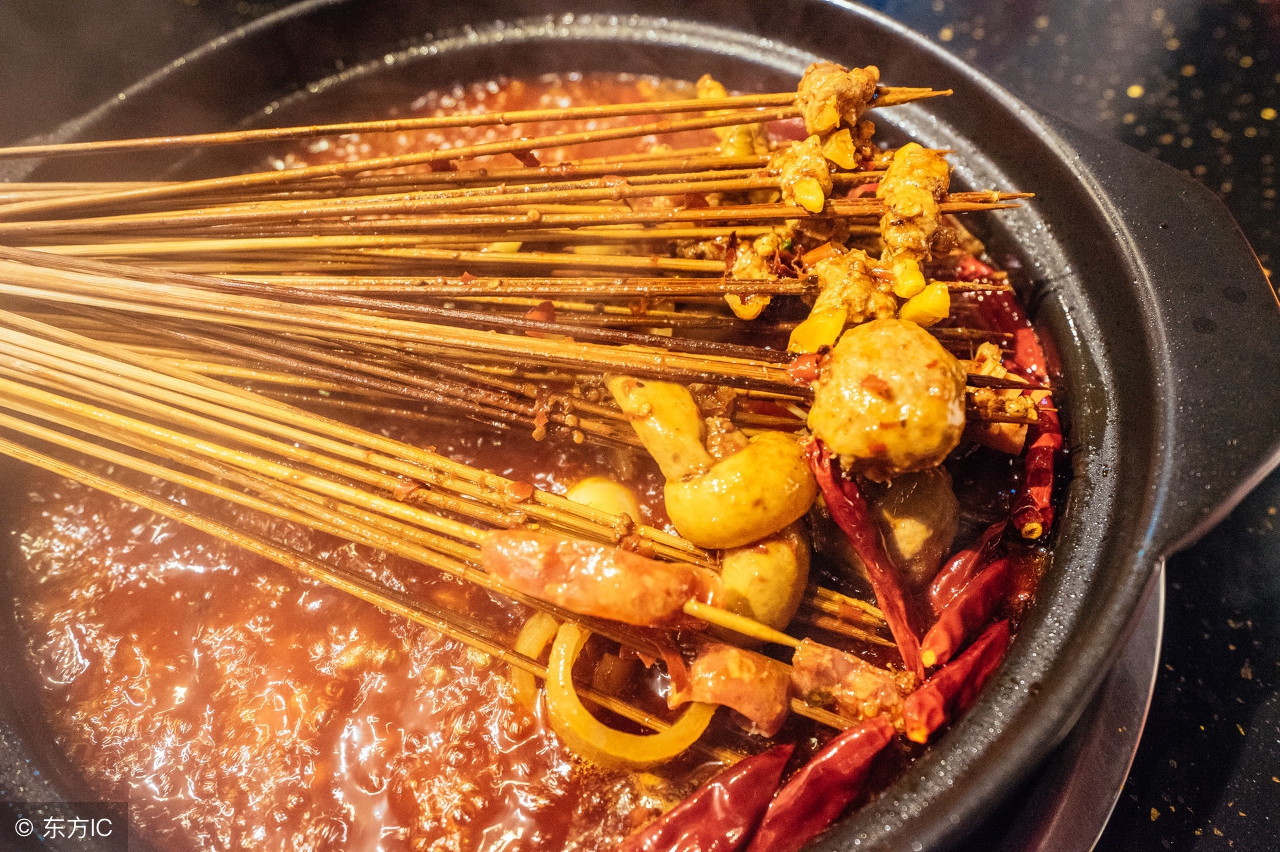 自制牛骨汤麻辣烫美味健康又营养,怎样能学到做麻辣烫的技术