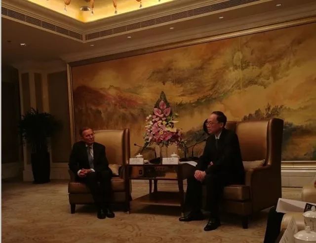 谭成旭市长会见甘井子区重点外资企业负责人