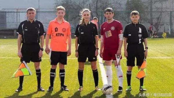 俄罗斯足球女裁判,足球魔鬼身材的女裁判