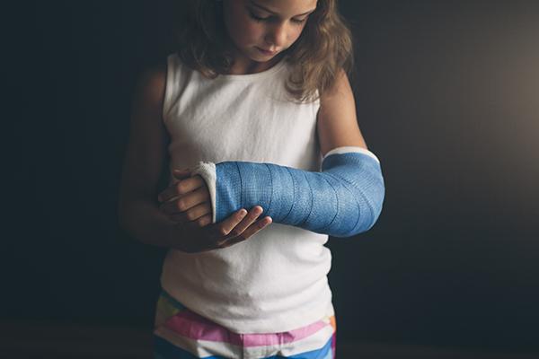 儿童肱骨骨折护理查房,五岁儿童手骨折怎样护理