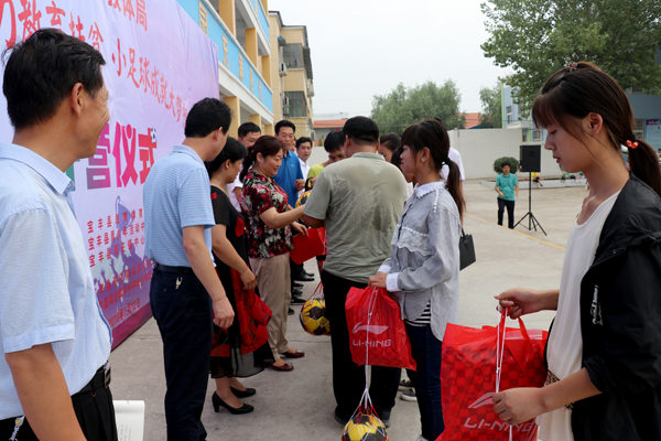 宝丰县2018年“公益助力教育扶贫小足球成就大梦想”夏令营开营