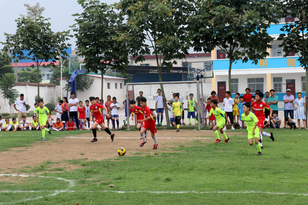 宝丰县2018年“公益助力教育扶贫小足球成就大梦想”夏令营开营