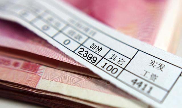 温州工厂老板；现在年轻人找工作不问工资，而是问这三个问题