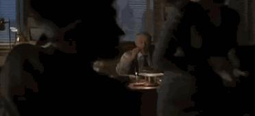 运动员为什么总喜欢摸鞋底,为什么运动员喜欢摸鞋底