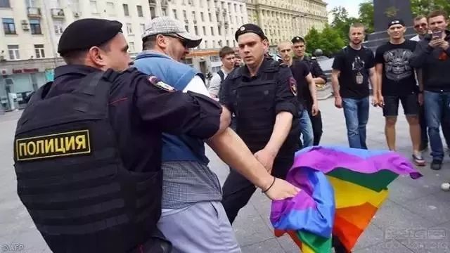 即使世界杯期间不反同,他们的爱依然沉重