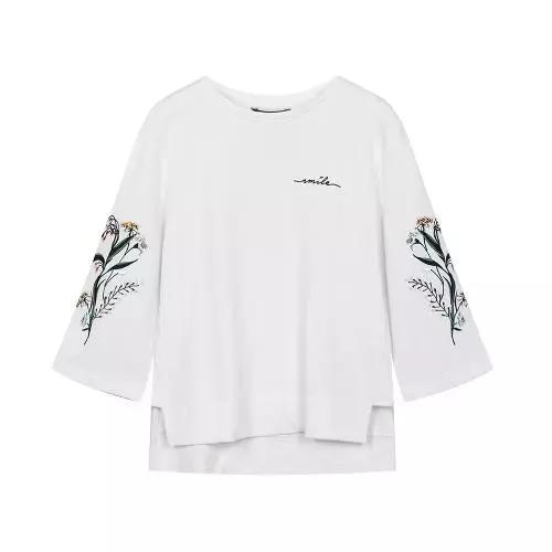 平胸五五开的身材，学穿简约风，谨记三要素