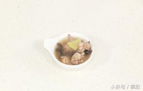 精选的灵芝，鲜美的鸡汤，滋补身子最佳选择！