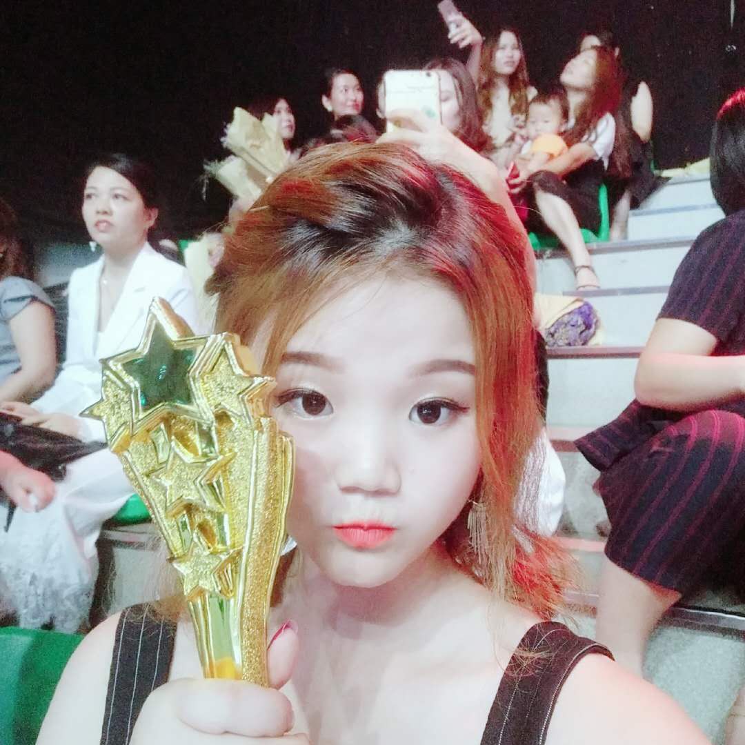 在校生成功实现月收入过万的梦想——麦果周蕾