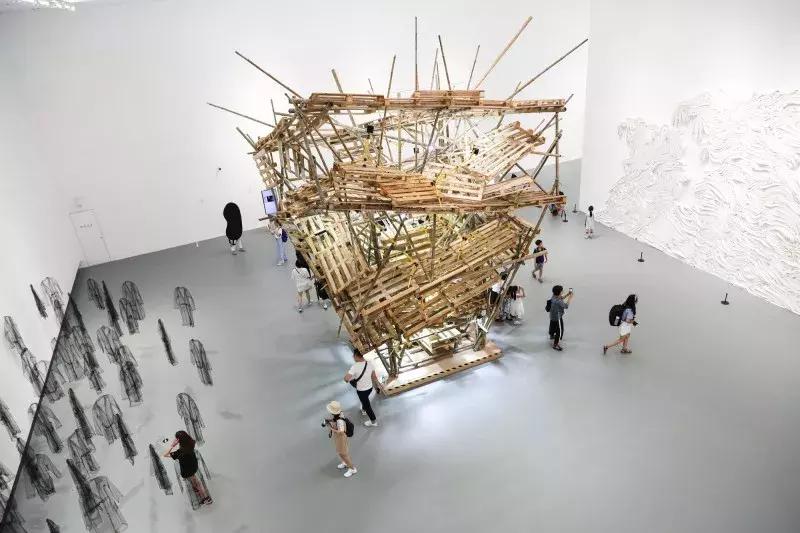 GUCCI出马桶了？纽约爆火的出厂设置展来魔都了，首日就1w人打卡