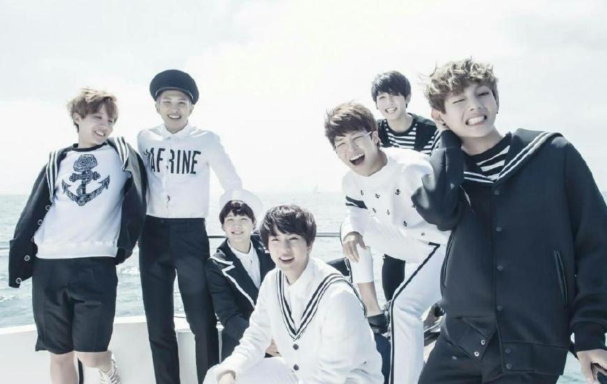 金泰亨踢jimin,金泰亨踢球踢到田柾国身上