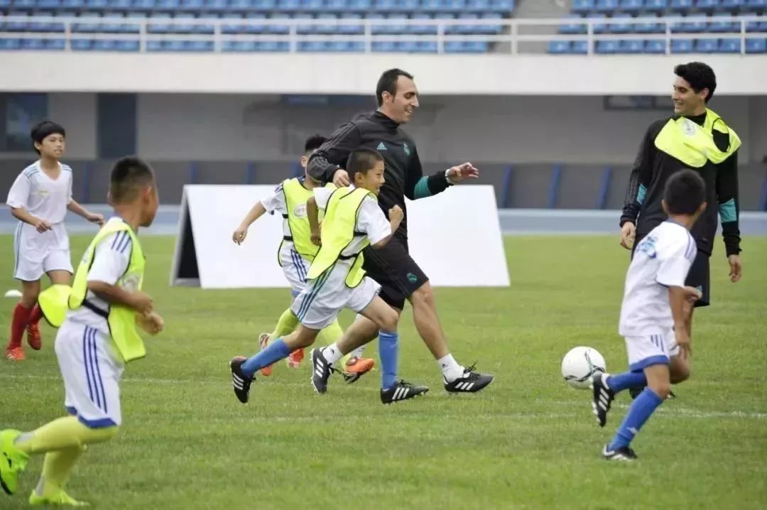 孩子越淘气越聪明吗,越动越聪明