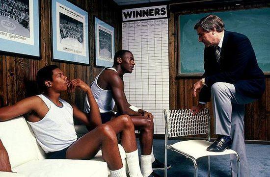 都知道乔丹长到198厘米的故事，但你知道谁刺激了乔丹要长高吗？