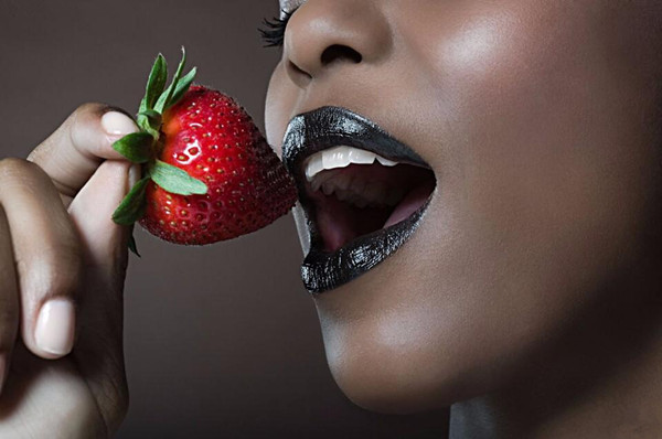 唇周有一圈黑,唇边一圈黑是什么原因