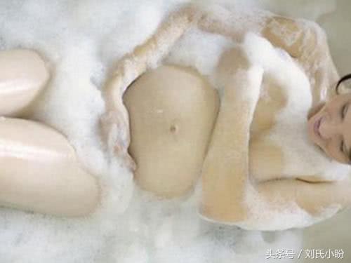 怀孕期间孕妈洗澡的2大禁忌,孕妇洗澡要避开肚子吗