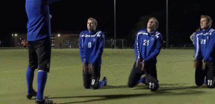 足球球场上的搞笑瞬间视频,足球场上疯狂球迷的搞笑瞬间