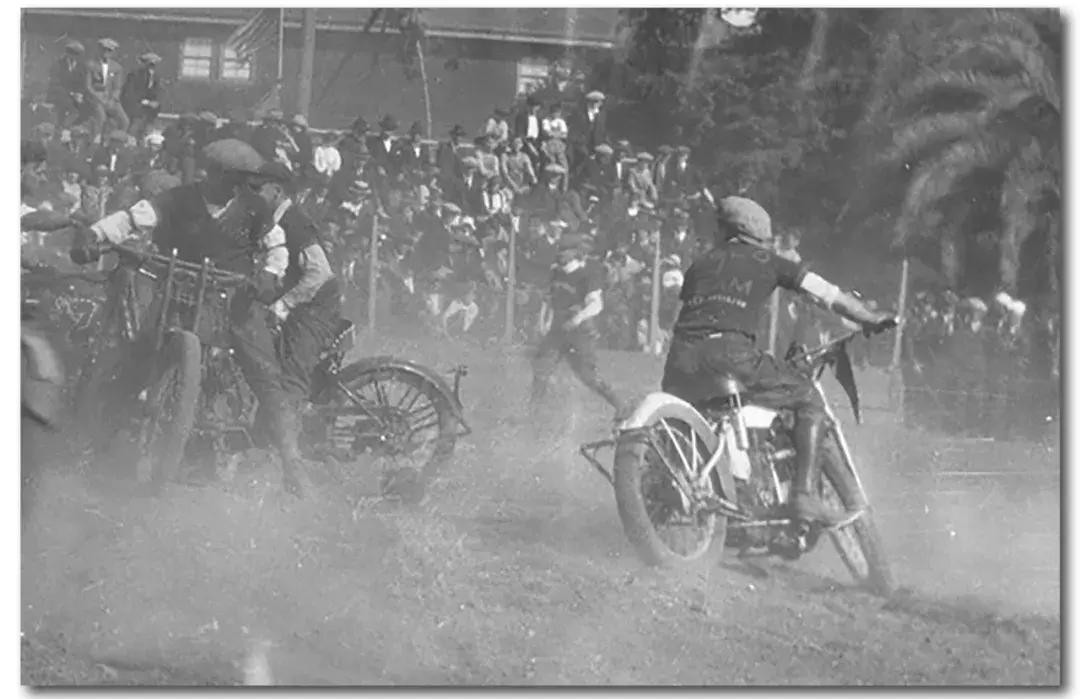 摩托车足球赛球员,摩托车足球第一人称