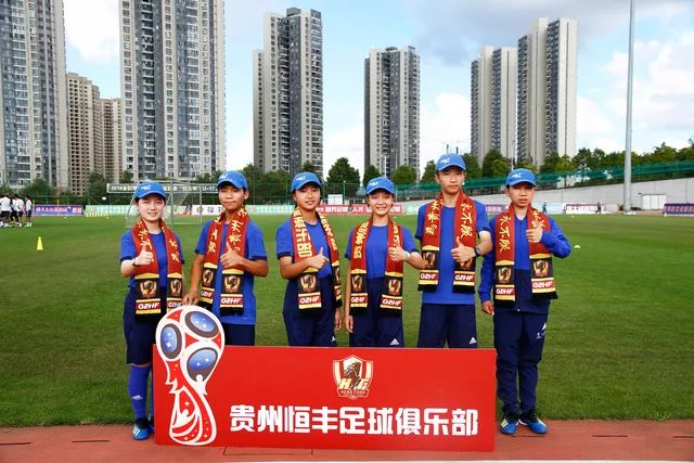 咚咚咚今天奥体迎来了一群小客人