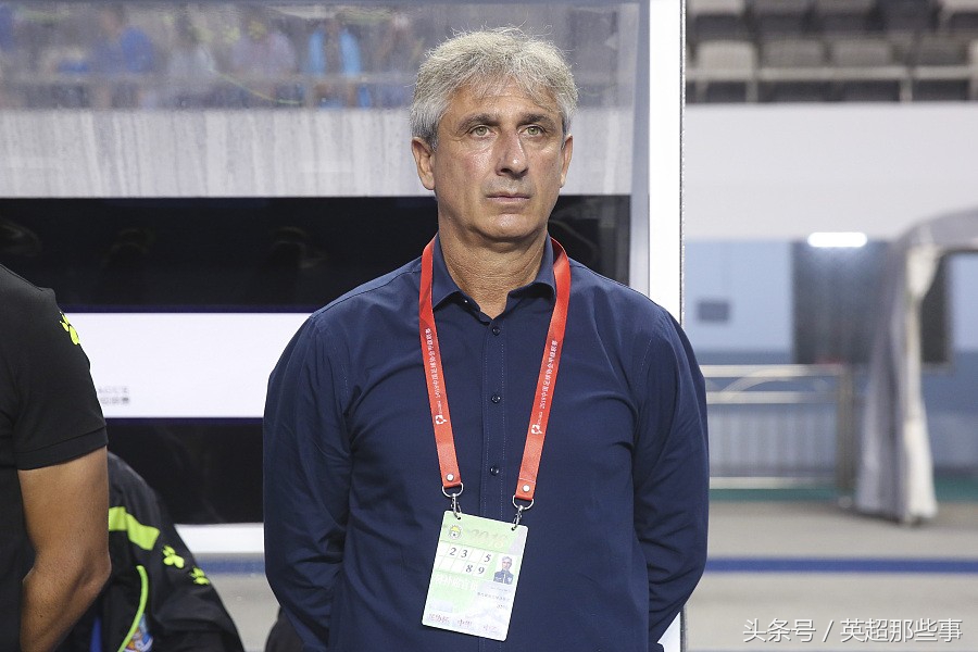 中甲54岁外籍主帅遭20岁大学生拳击，这次发生在业余比赛