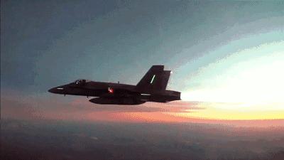 战斗机被导弹锁定后还能逃跑吗,战斗机被导弹锁定做什么机动