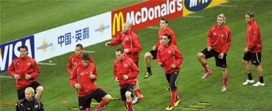 *月天五**长脸华语乐坛全球齐听《倔强》临场