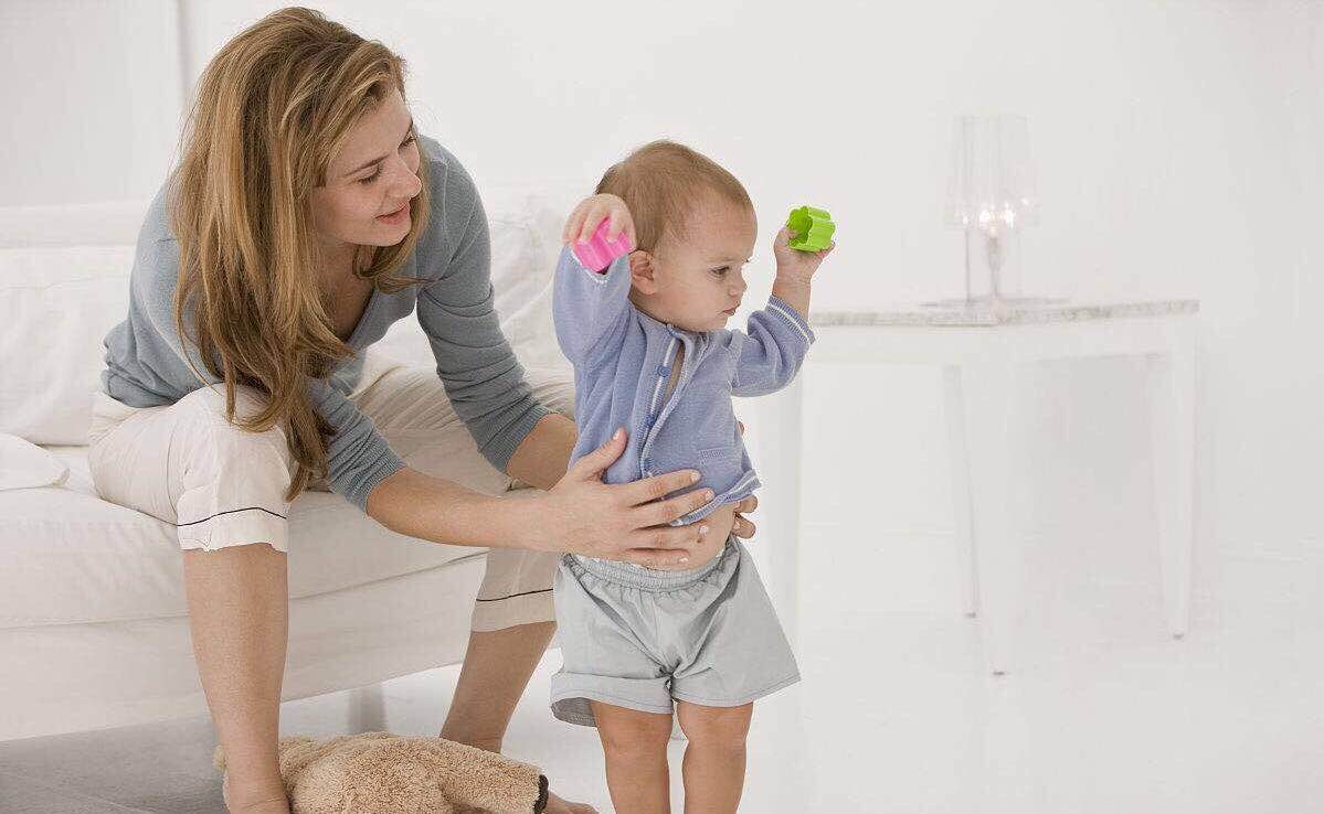 宝宝摔到后脑勺怎么处理,宝宝摔到后脑勺怎样判断有没有事