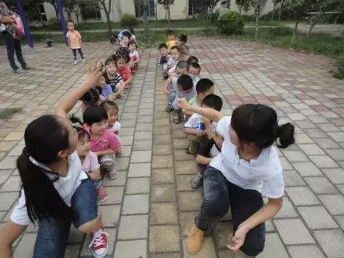 幼儿园大班体育游戏教案100篇,大班体育活动勇闯独角果园教案