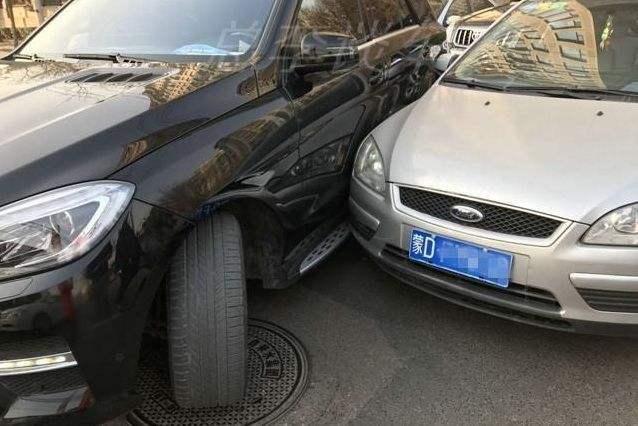 开车不小心撞人了咋办,开车不小心撞人了要住院怎么处理