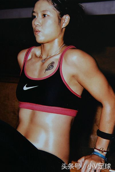 张继科林丹纹身,张继科纹身天使之翼图片