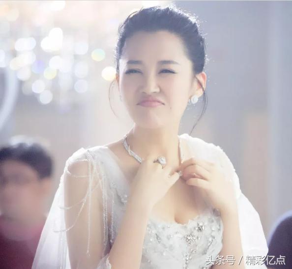 《邪不压正》，最大的看点竟是她的翘臀