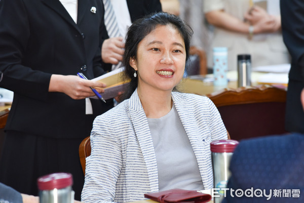 *进党民**酒驾官员可组一支足球队被讽“酒驾进步*党**”