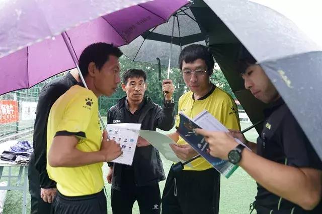 北京百队杯足球赛程多长时间,雨水浇不灭热情