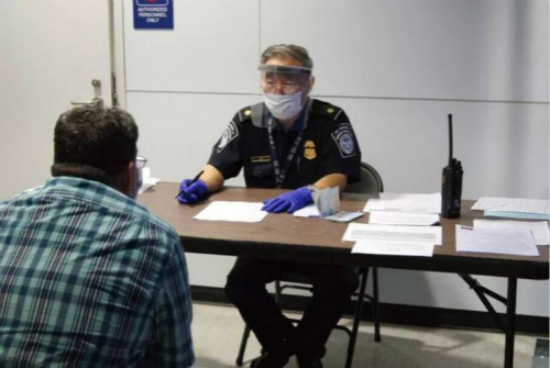 入境被请入小黑屋,入境美国被抓移民局待几天