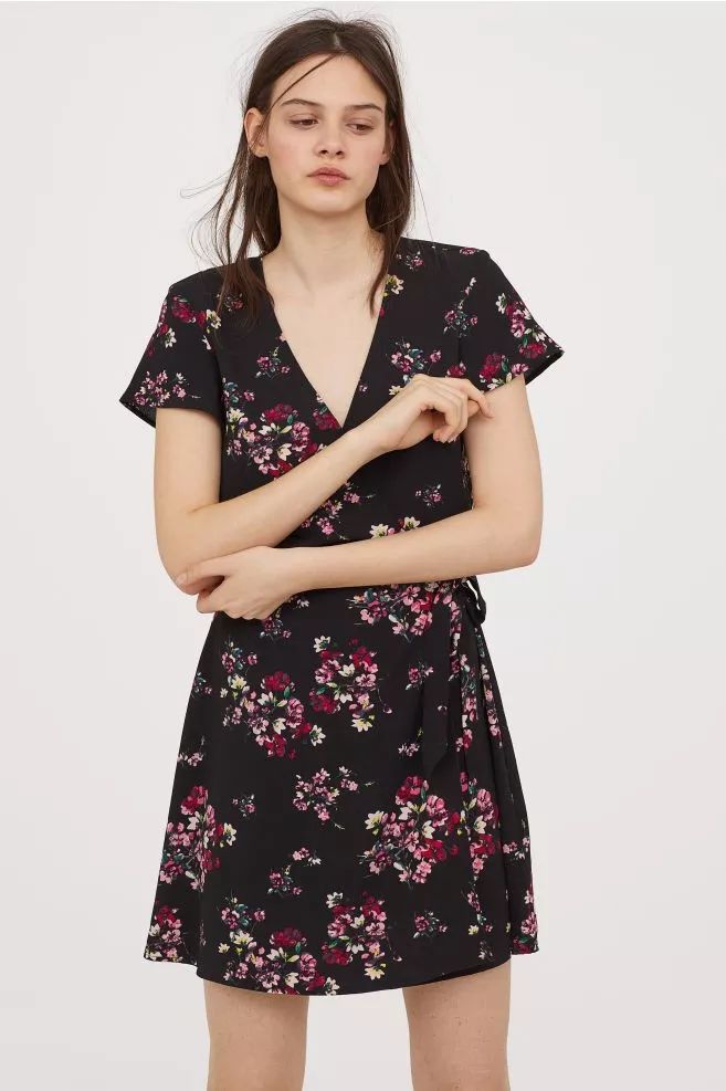 年终了到处都是促销价,年底的商品降价