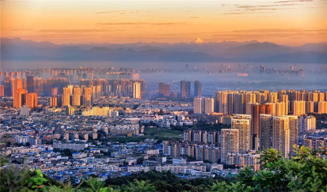 俯瞰成都全景的山,夜晚俯瞰成都全景的地方