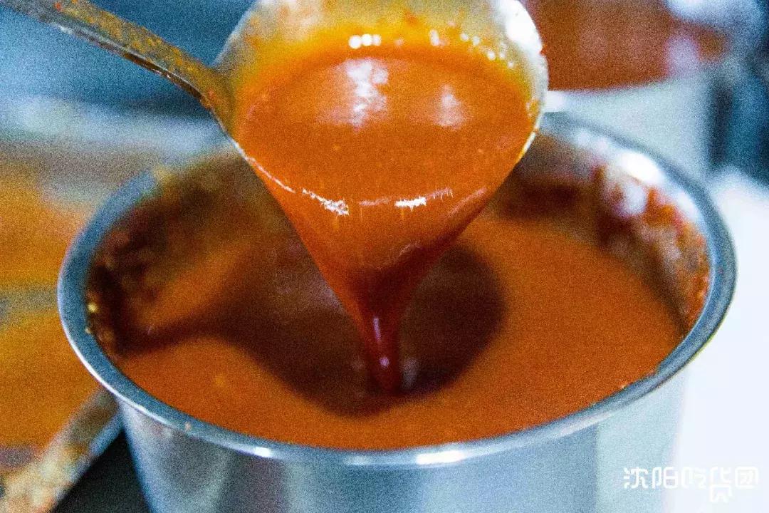 炸串刷“神酱”！路过不一定会进的小店，竟吃出了童年的味道！